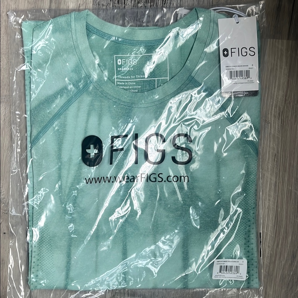 FIGS Salta seamless long sleeve under scrub, small cloud dye sea glass